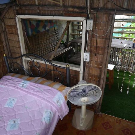 New Phiman Riverview Guesthouse Bangkok Bagian luar foto