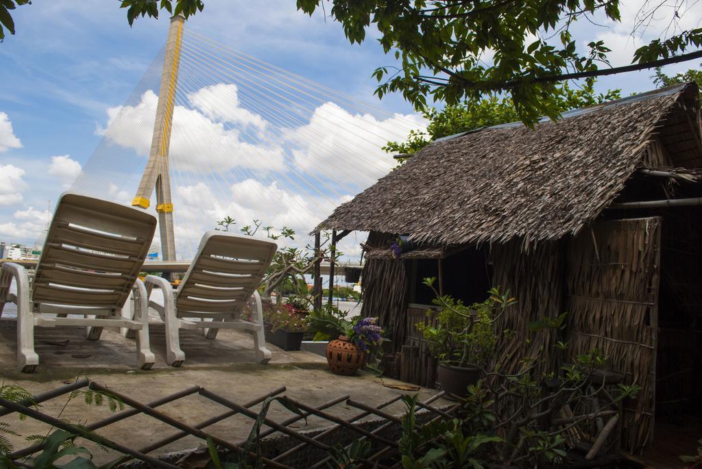 New Phiman Riverview Guesthouse Bangkok Bagian luar foto