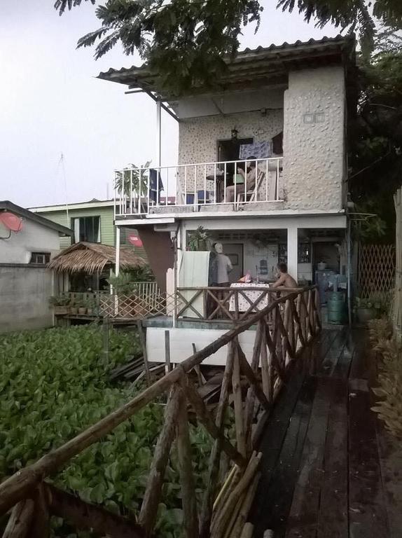New Phiman Riverview Guesthouse Bangkok Bagian luar foto