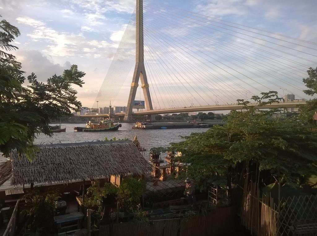 New Phiman Riverview Guesthouse Bangkok Bagian luar foto