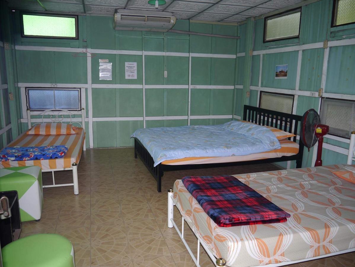 New Phiman Riverview Guesthouse Bangkok Bagian luar foto