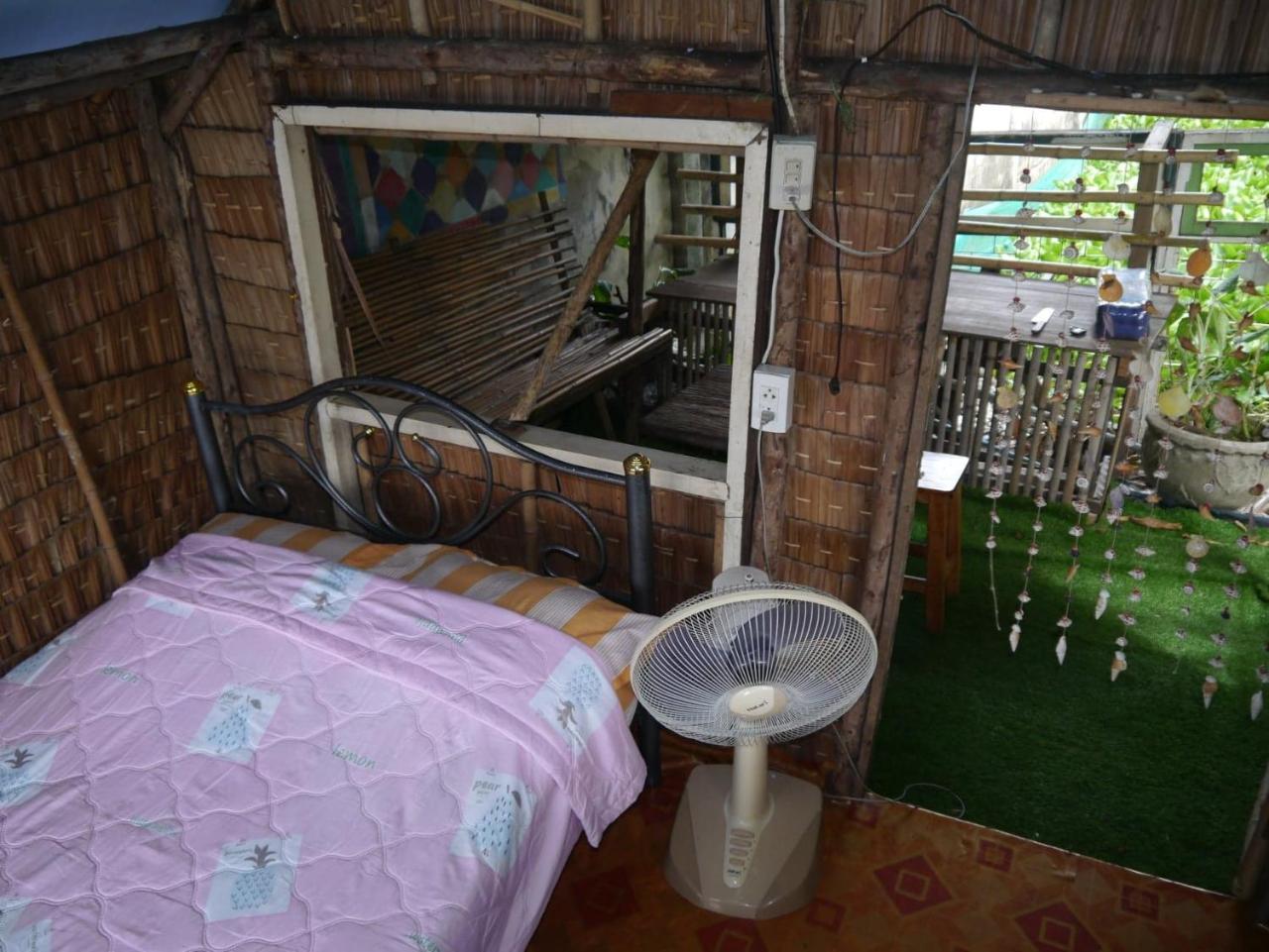 New Phiman Riverview Guesthouse Bangkok Bagian luar foto