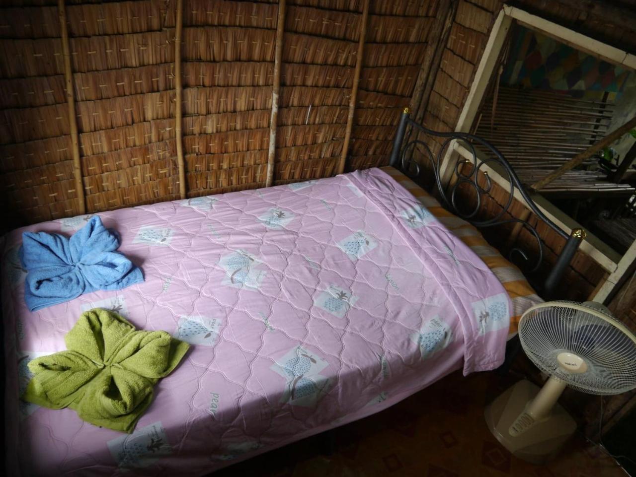 New Phiman Riverview Guesthouse Bangkok Bagian luar foto
